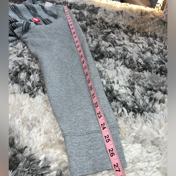 Vintage Nike Women’s Gray and Black Strip Crewneck Sweatshirt - Picture 6 of 7